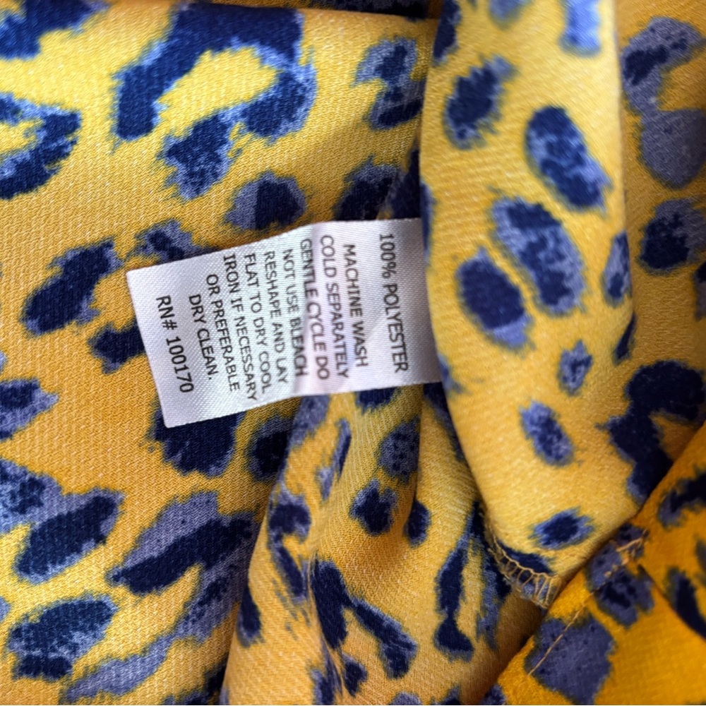 EMMA & OLIVIA Leopard Print Sleeveless Top - Yellow and Black. Medium - Picture 4 of 4